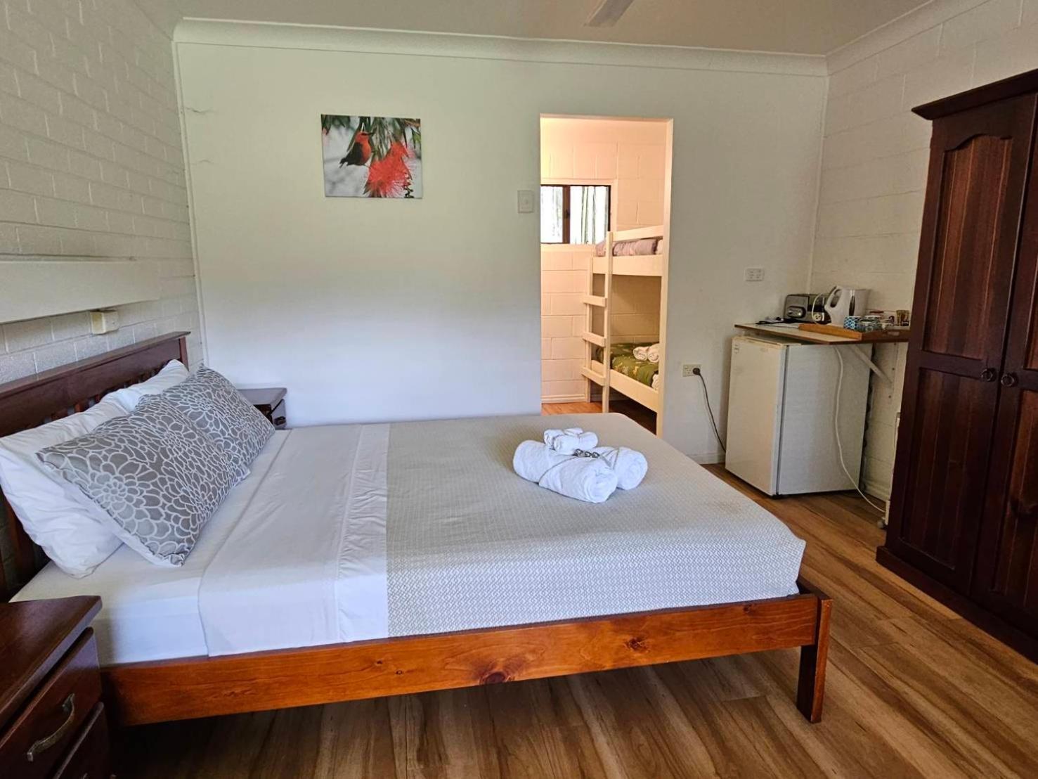 Motel The Bushranger Hideaway à Midginbil Extérieur photo